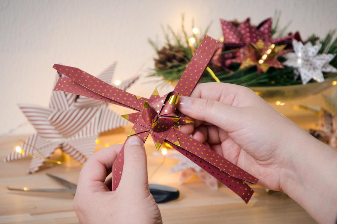 Så här gör du flätade julstjärnor och 7 andra idéer med stjärnstrimlor