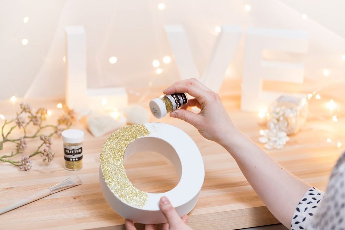 Kreativa bröllopsdekorationer som du kan göra själv