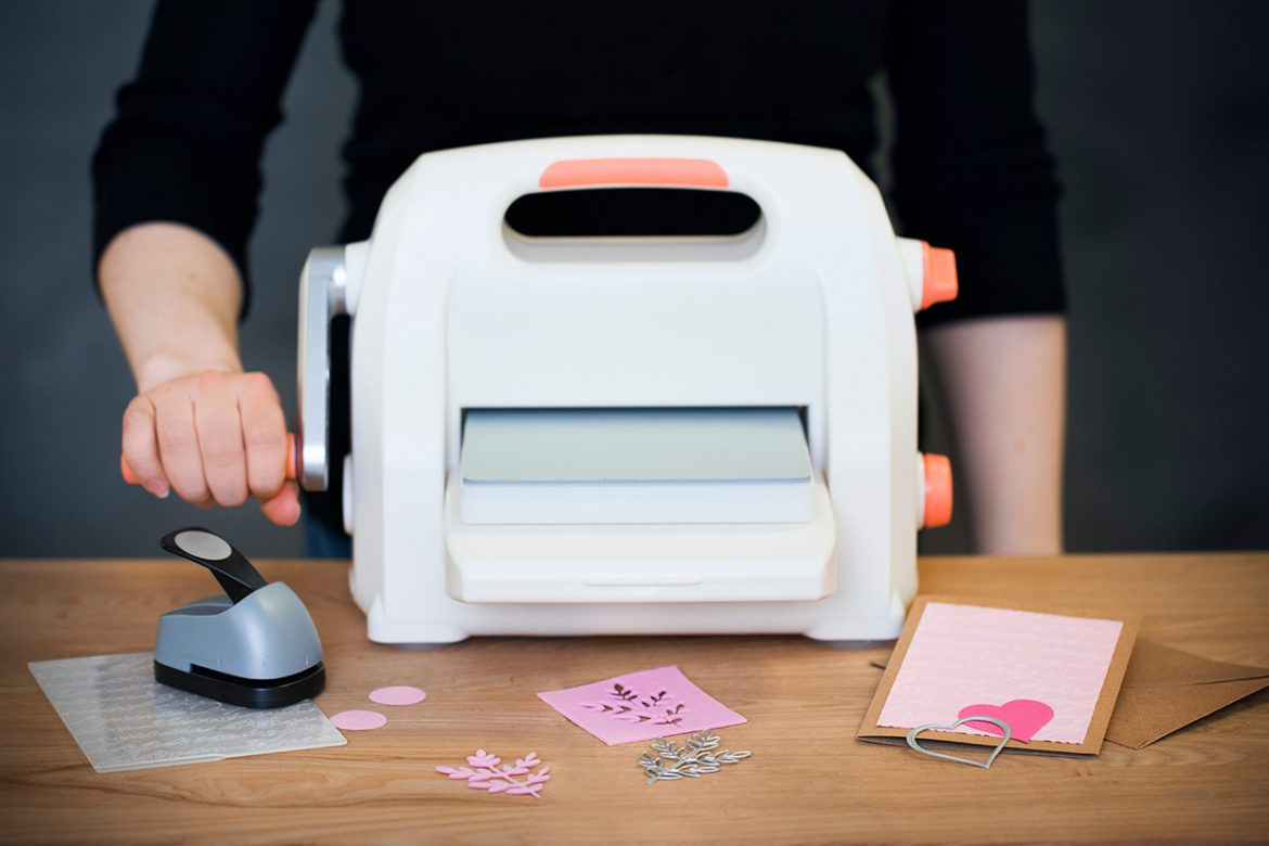 Allt, du behöver veta om denna stans- och prägelmaskin