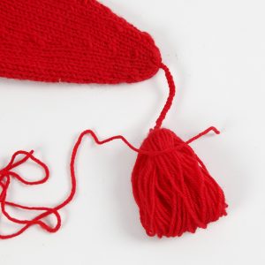 Lav selv en strikket nissehue til jul - inspiration.