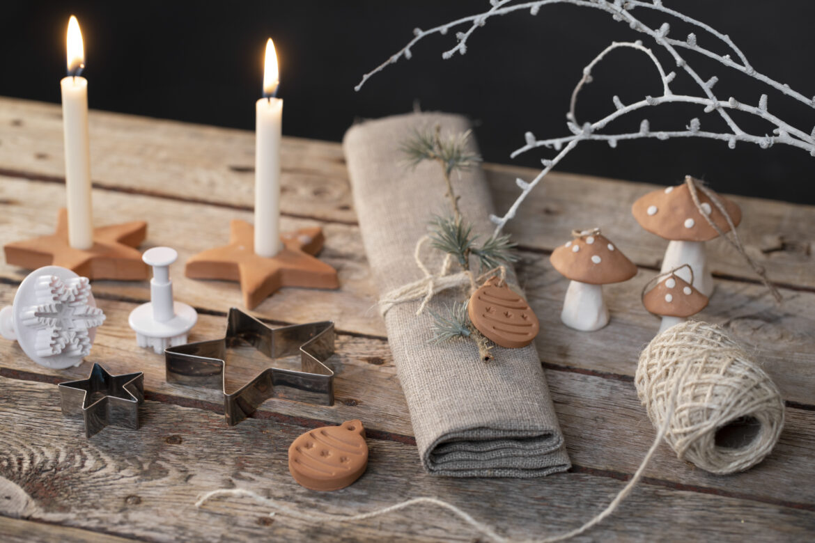 Gör egna vackra juldekorationer med självhärdande lera