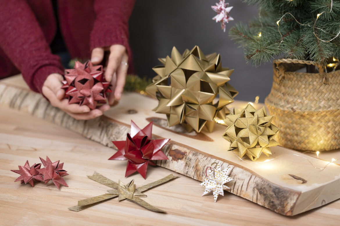 Gör en klassisk flätad julstjärna och 7 andra stjärnor till jul